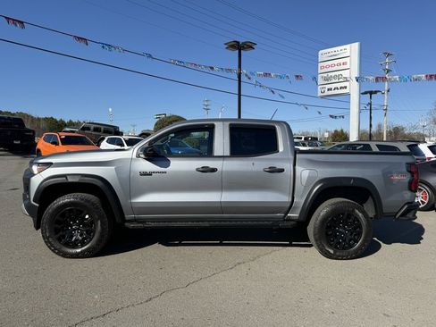 Used 2024 Chevrolet Colorado Trail Boss w/ Technology Package image 7