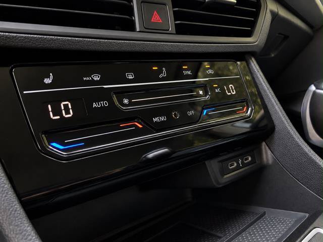 Used 2025 Volkswagen Jetta SE FWD image 17