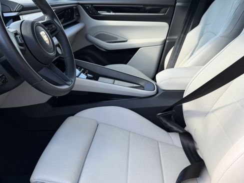 Used 2024 Porsche Macan 4 Electric image 4