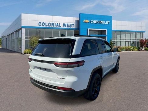 Used 2023 Jeep Grand Cherokee Limited w/ Black Appearance Package AWD/4WD image 5