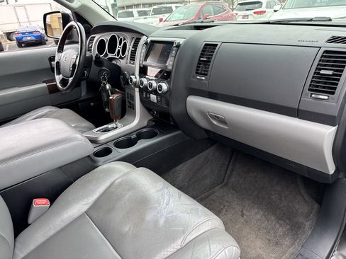 Used 2013 Toyota Sequoia Platinum image 42