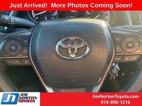 Used 2024 Toyota Camry SE image 11