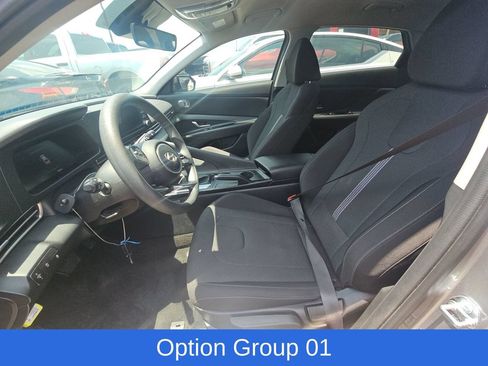 Used 2025 Hyundai Elantra SE FWD image 4