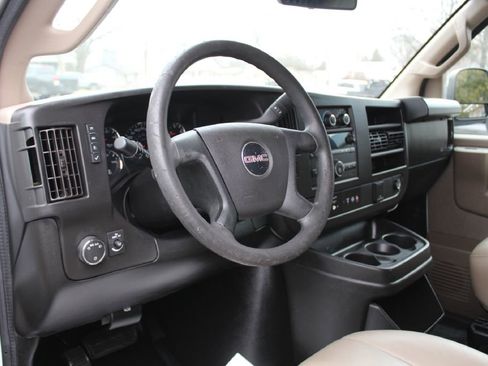 Used 2022 GMC Savana 2500 image 13