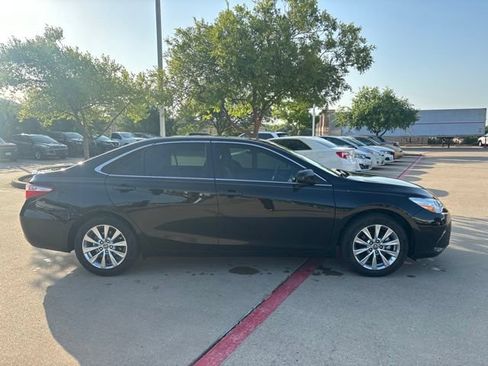 Used 2016 Toyota Camry XLE w/ Moonroof Package FWD image 4