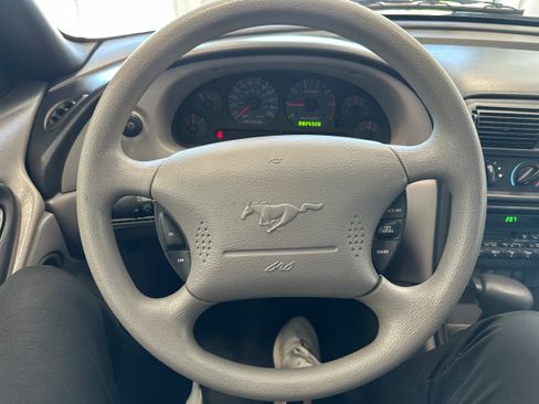 Used 2001 Ford Mustang Premium RWD image 17