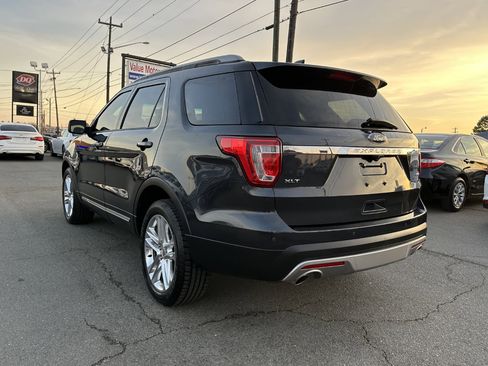 Used 2017 Ford Explorer XLT w/ Equipment Group 202A image 4