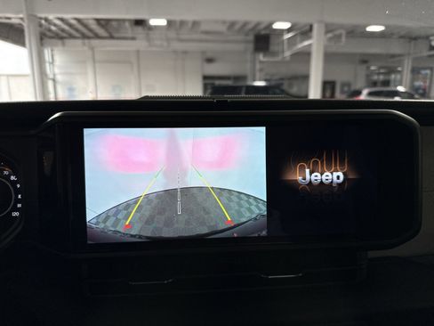 Used 2025 Jeep Wrangler Unlimited Sport AWD/4WD image 19
