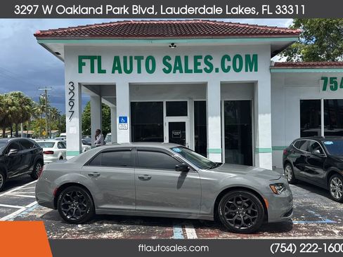 Used 2019 Chrysler 300 Touring w/ Sport Appearance Package RWD image 12