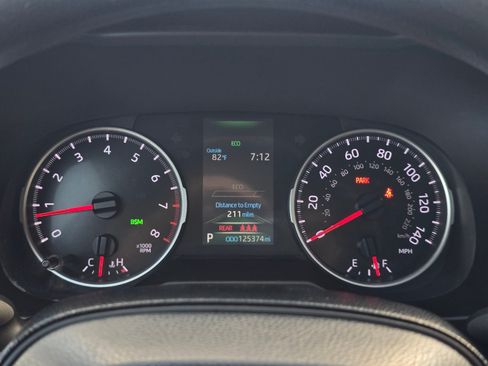 Used 2021 Toyota RAV4 XLE AWD/4WD image 17