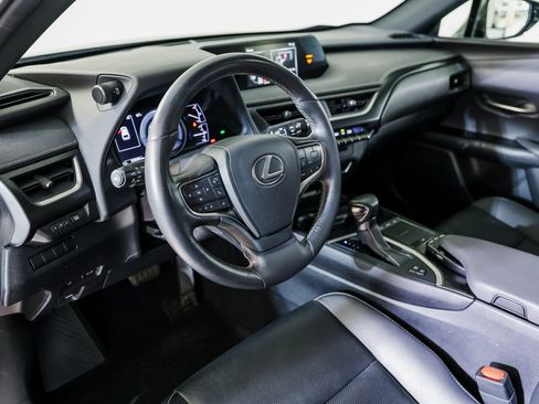 Used 2019 Lexus UX 250h w/ Premium Package image 4