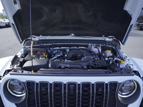Used 2026 Jeep Wrangler Unlimited Rubicon AWD/4WD image 7