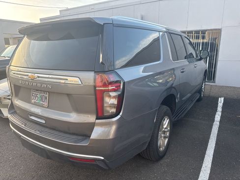 Used 2021 Chevrolet Suburban LS image 4