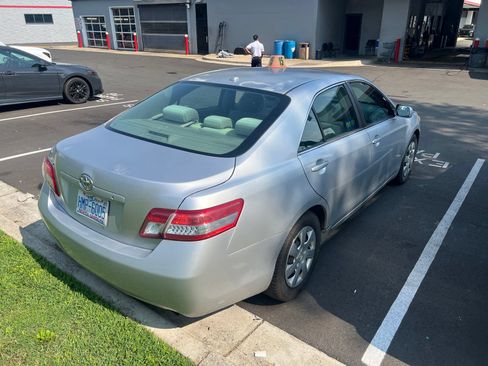 Used 2011 Toyota Camry FWD image 8