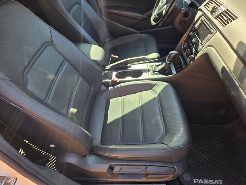 Used 2015 Volkswagen Passat TDI SE FWD image 22