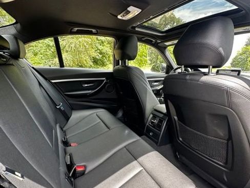 Used 2018 BMW 328d Sedan w/ Premium Package RWD image 19