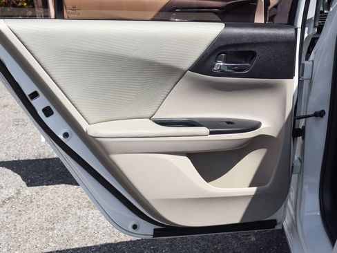 Used 2017 Honda Accord LX image 34