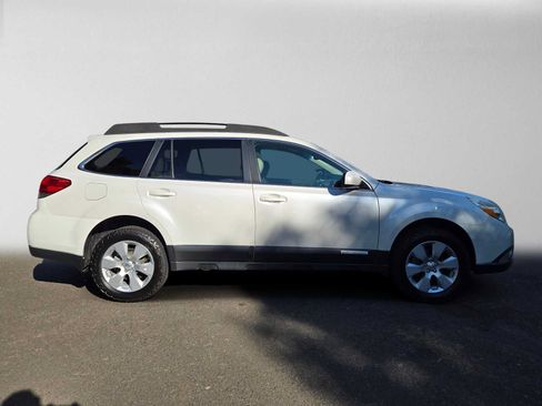 Used 2011 Subaru Outback 2.5i Limited AWD/4WD image 2