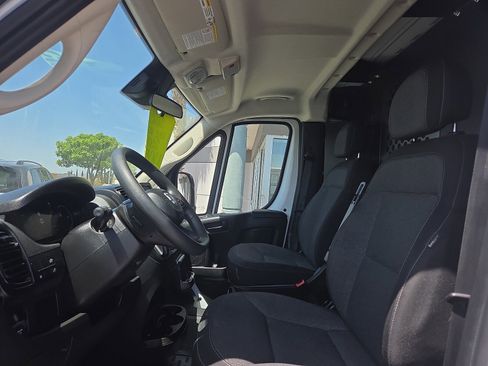 Used 2025 RAM ProMaster 2500 w/ U-Haul Equipment Group FWD image 9