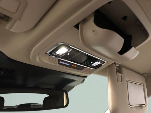 Used 2024 Lincoln Corsair AWD w/ Towing Package image 17