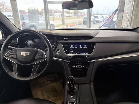 Used 2025 Cadillac XT5 Luxury w/ LPO, Floor Liner Package FWD image 42