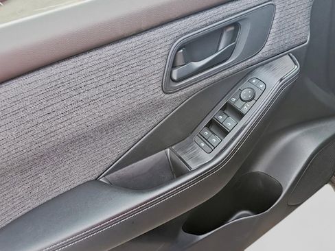 Used 2021 Nissan Rogue S image 15