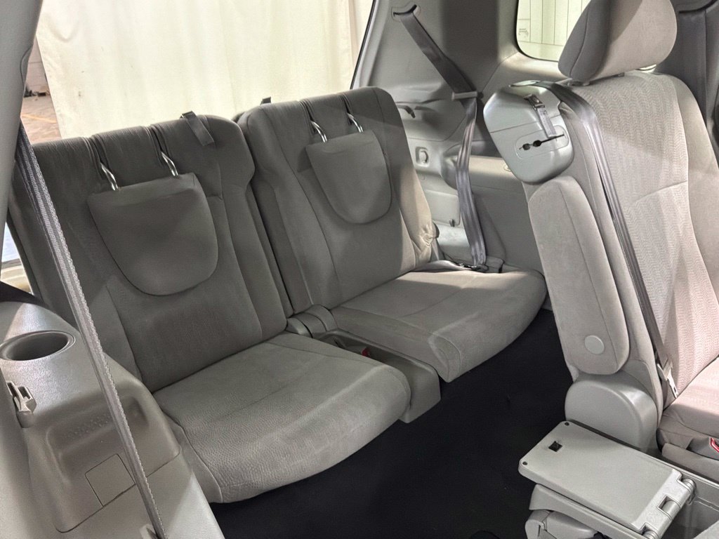 Used 2013 Toyota Highlander FWD w/ Cold Weather Pkg image 22