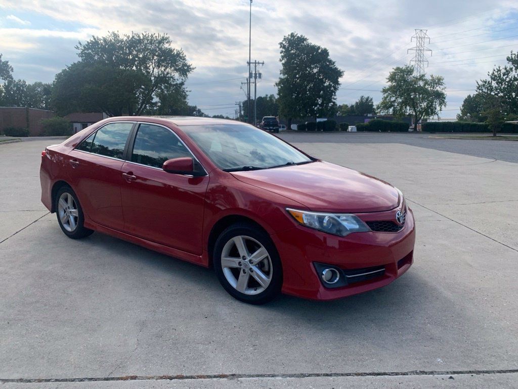 Used 2012 Toyota Camry SE FWD image 2