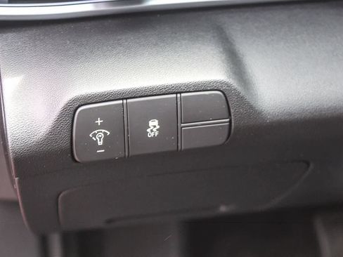 Certified 2025 Hyundai Elantra SEL FWD image 28