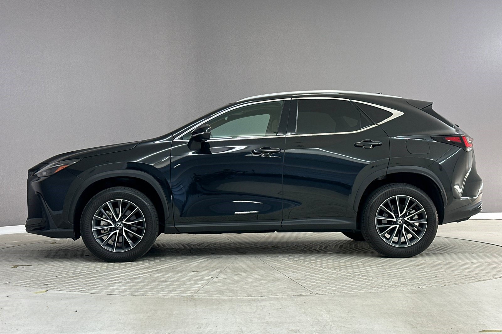 Used 2024 Lexus NX 250 FWD w/ Cold Area Package image 2