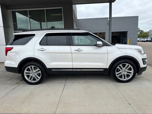 Used 2016 Ford Explorer Limited w/ Equipment Group 301A AWD/4WD image 8