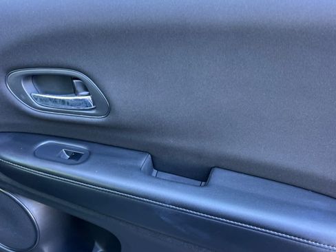 Used 2018 Honda HR-V LX image 18