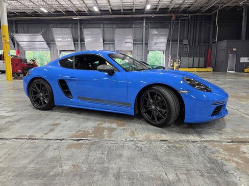 Used 2023 Porsche 718 Cayman w/ Premium Package RWD image 92