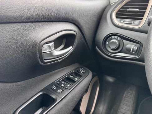 Used 2017 Jeep Renegade Sport w/ Power & Air Group image 15