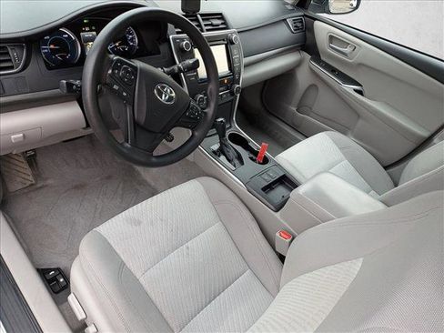 Used 2017 Toyota Camry LE image 10
