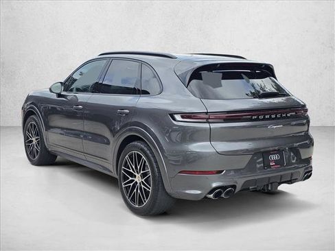 Used 2025 Porsche Cayenne image 7