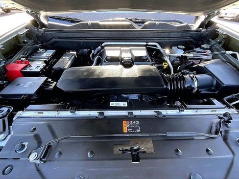 Certified 2025 GMC Canyon AT4 w/ AT4 Premium Package image 31