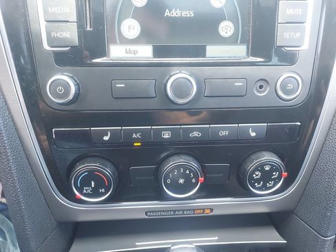 Used 2015 Volkswagen Passat 1.8T SE FWD image 18