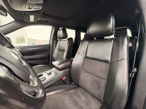 Used 2022 Jeep Grand Cherokee Altitude AWD/4WD image 17