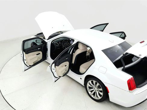 Used 2019 Chrysler 300 Touring L w/ Quick Order Package 22F RWD image 22