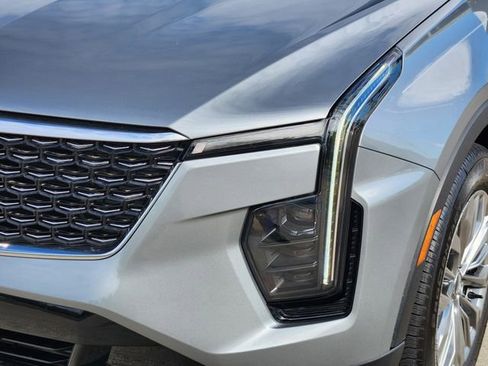 Used 2024 Cadillac XT4 Premium Luxury image 9