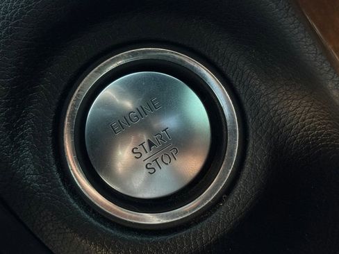 Used 2014 Mercedes-Benz SLK 250 image 27