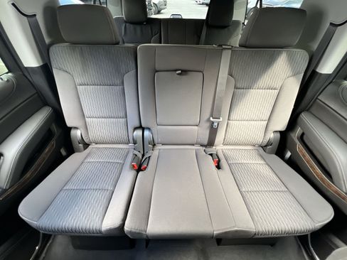 Used 2020 Chevrolet Suburban LS RWD image 15