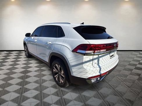 Used 2024 Volkswagen Atlas Cross Sport SE FWD image 8