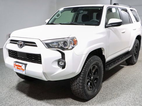 Used 2021 Toyota 4Runner SR5 AWD/4WD image 31