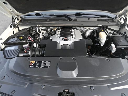 Used 2015 Cadillac Escalade Luxury image 29