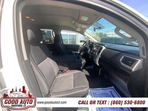 Used 2018 Nissan Titan SV image 16