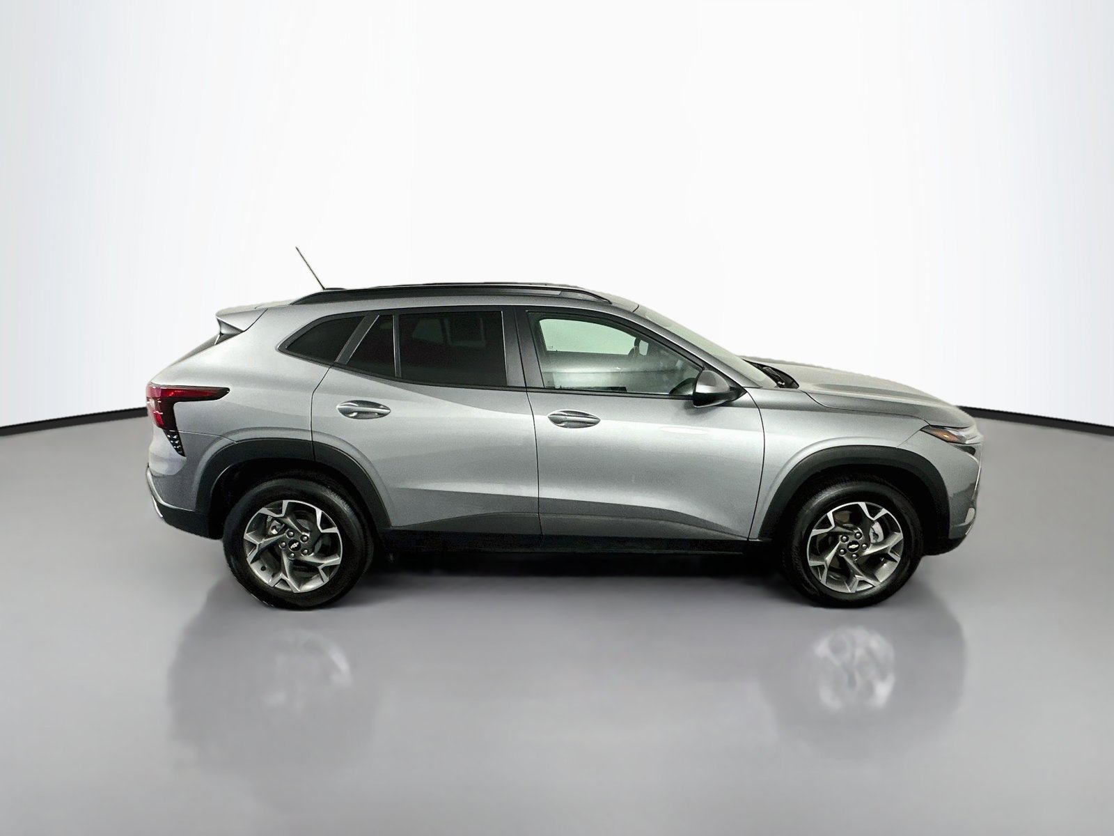 Used 2025 Chevrolet Trax LT w/ Driver Confidence Package FWD image 8