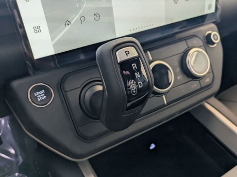 New 2026 Land Rover Defender 90 V8 AWD/4WD image 22