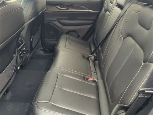 New 2025 Jeep Grand Cherokee Limited image 19